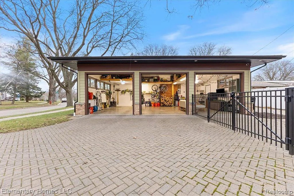 For Sale Beautiful Ranch in Northwood Village – Contact Hassan Alsalamy