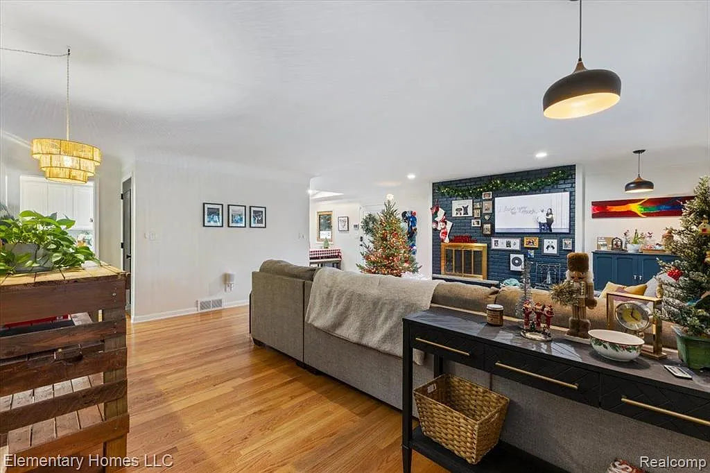 For Sale Beautiful Ranch in Northwood Village – Contact Hassan Alsalamy