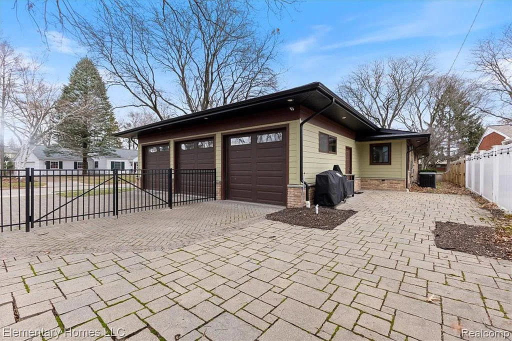 For Sale Beautiful Ranch in Northwood Village – Contact Hassan Alsalamy