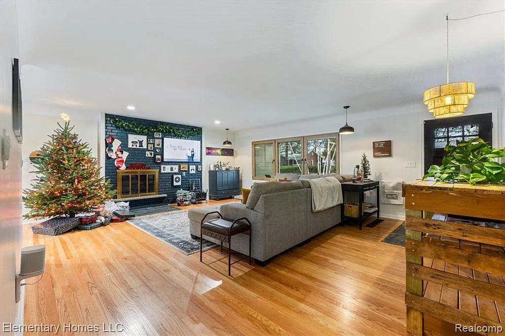 For Sale Beautiful Ranch in Northwood Village – Contact Hassan Alsalamy