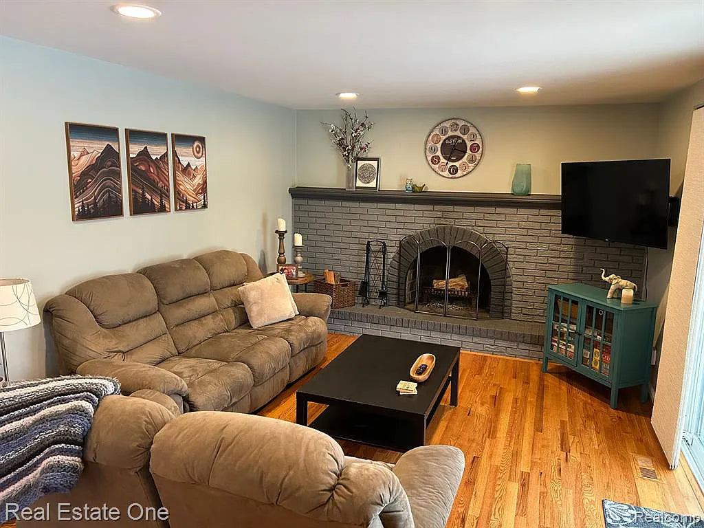 For Sale Move-In Ready 3-Bedroom Home in Troy, MI Hassan Alsalamy