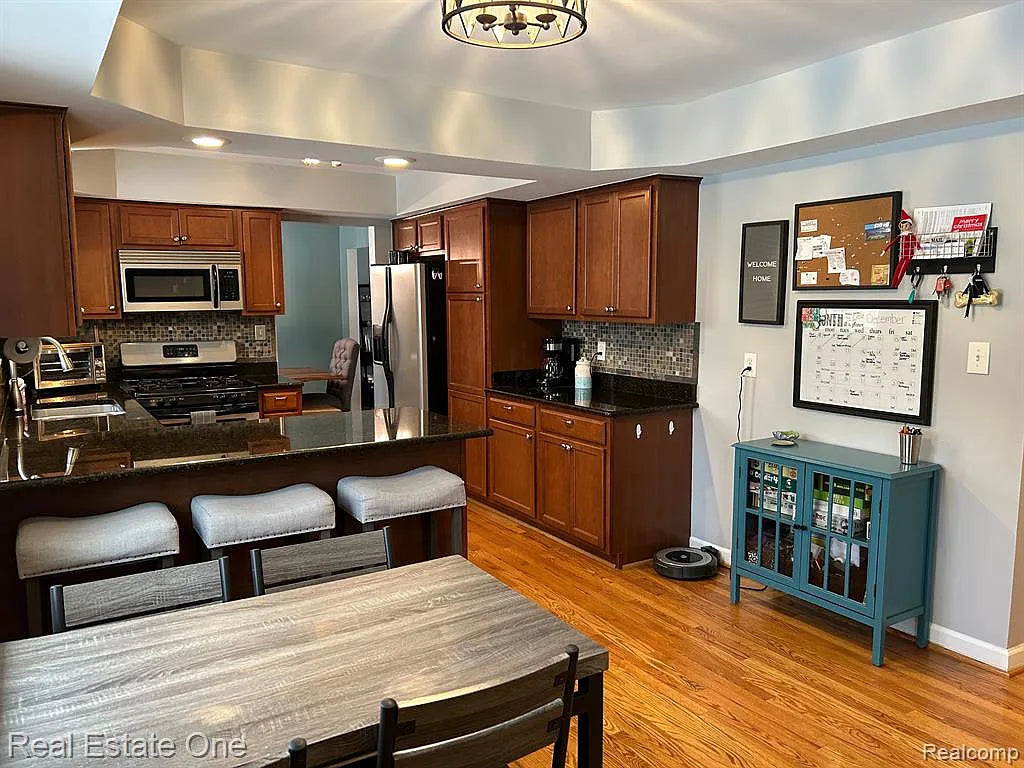 For Sale Move-In Ready 3-Bedroom Home in Troy, MI Hassan Alsalamy