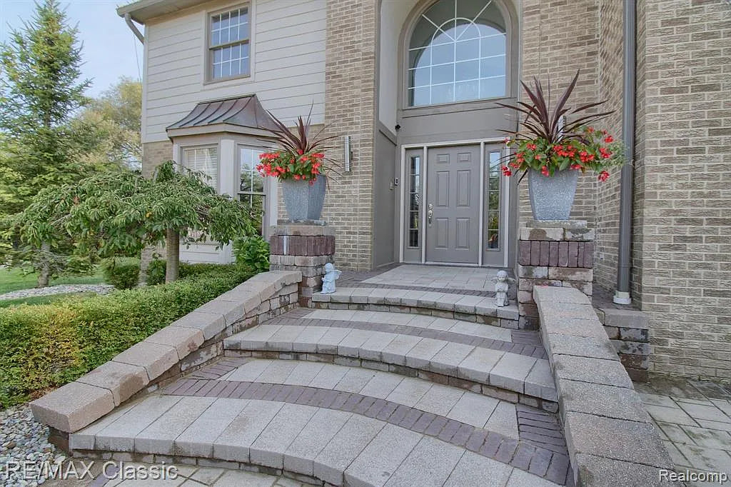 Home for Sale by Hassan Alsalamy | LakesideTroy MI