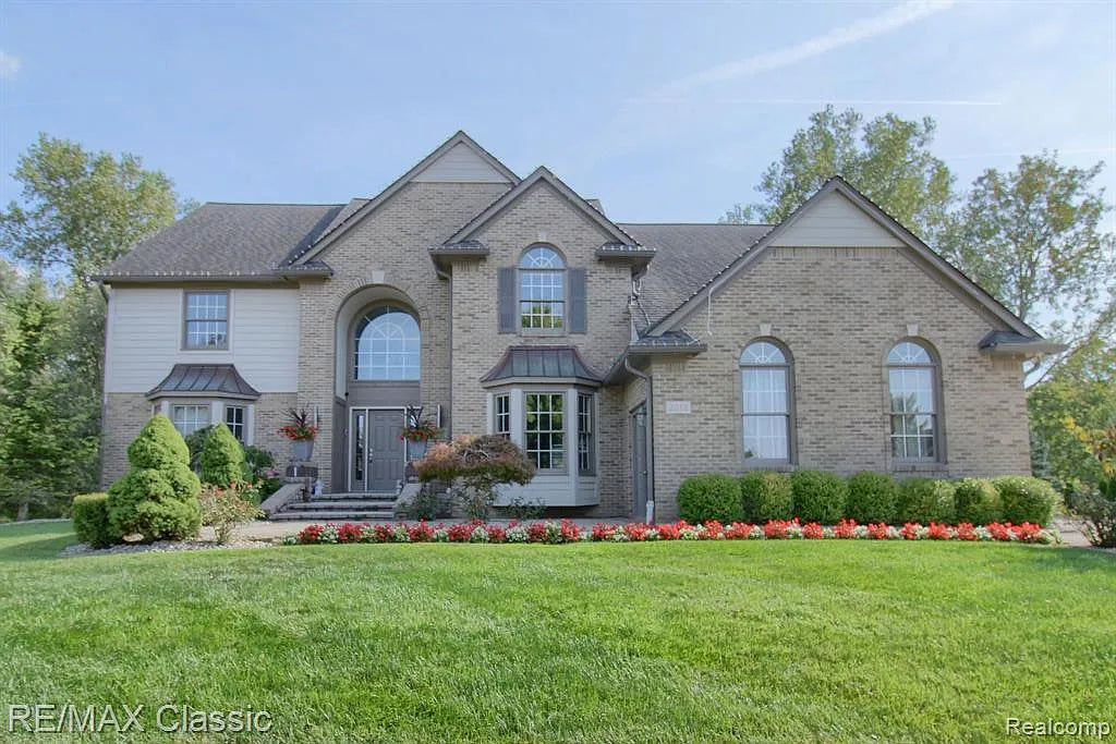 Home for Sale by Hassan Alsalamy | LakesideTroy MI