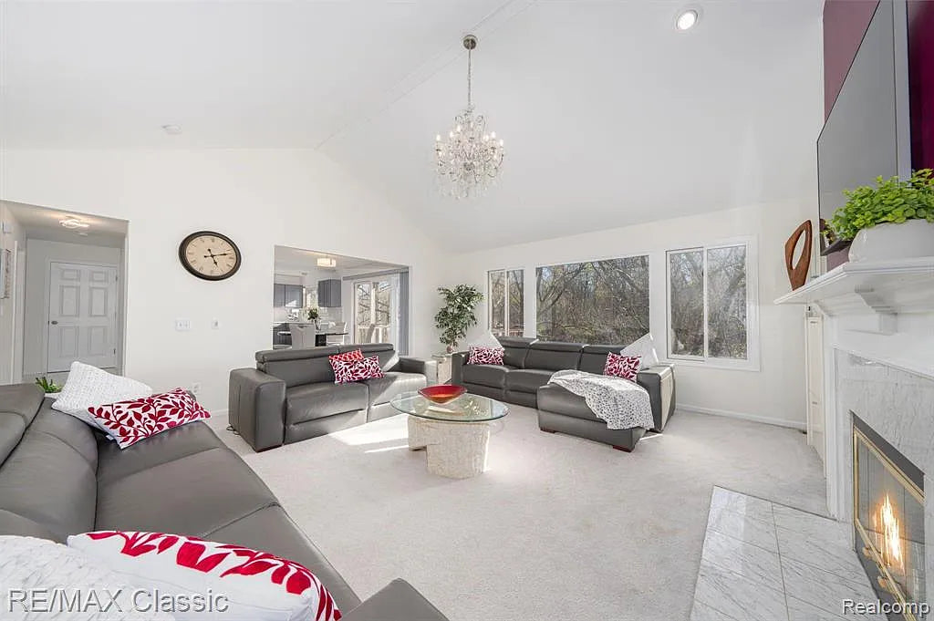 Home for Sale by Hassan Alsalamy | LakesideTroy MI