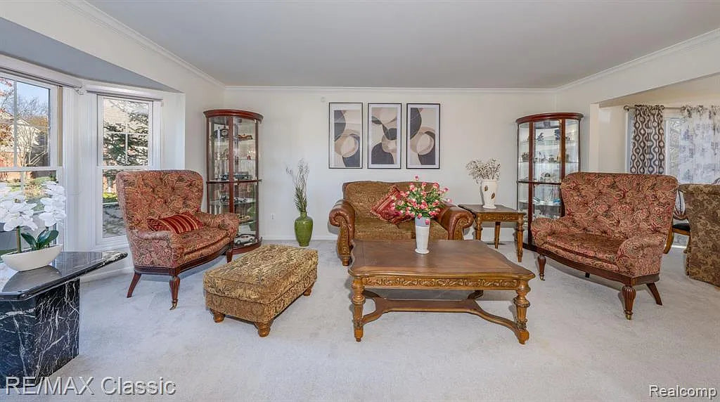 Home for Sale by Hassan Alsalamy | LakesideTroy MI