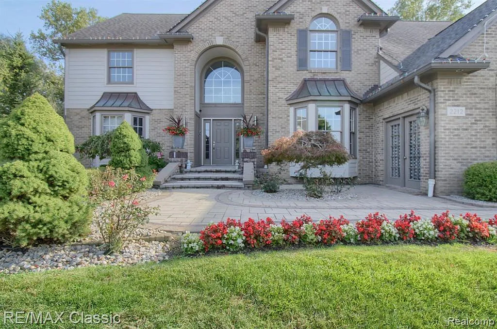 Home for Sale by Hassan Alsalamy | LakesideTroy MI