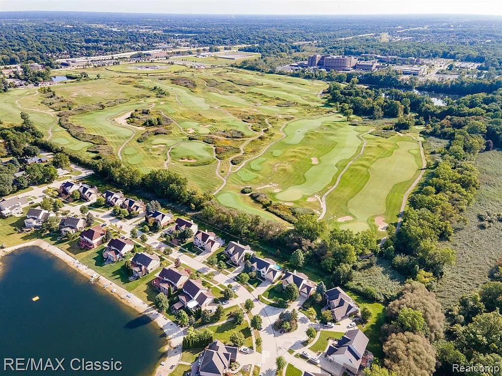 Home for Sale by Hassan Alsalamy | LakesideTroy MI