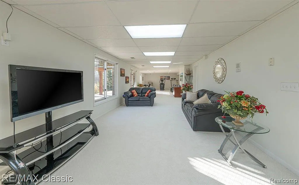 Home for Sale by Hassan Alsalamy | LakesideTroy MI