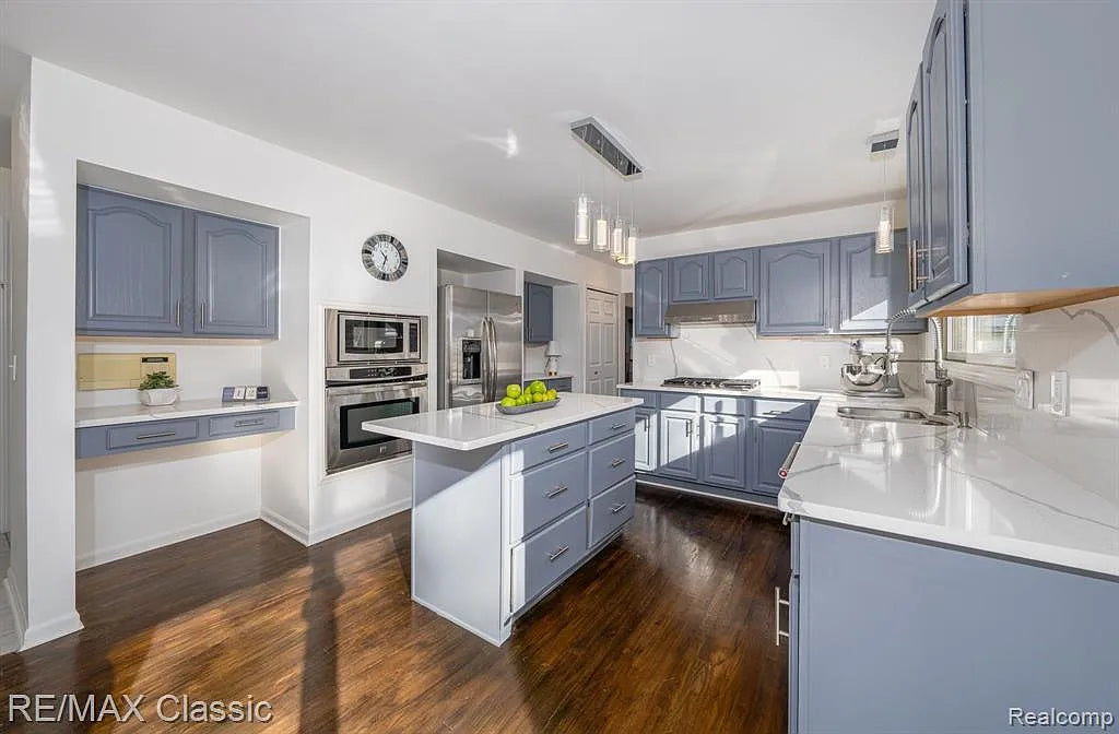 Home for Sale by Hassan Alsalamy | LakesideTroy MI