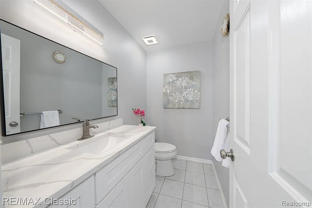 Home for Sale by Hassan Alsalamy | LakesideTroy MI