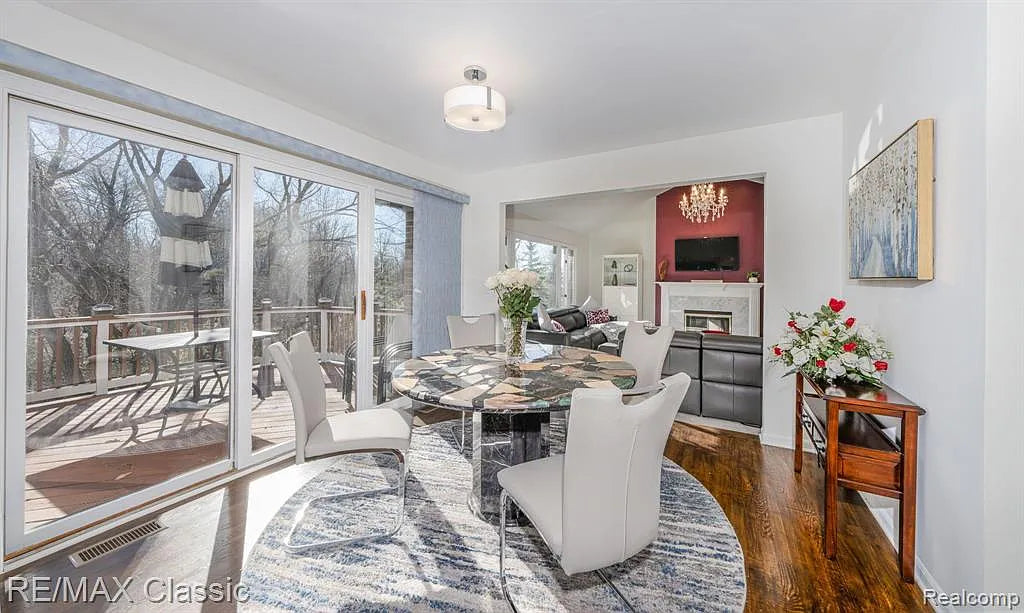 Home for Sale by Hassan Alsalamy | LakesideTroy MI