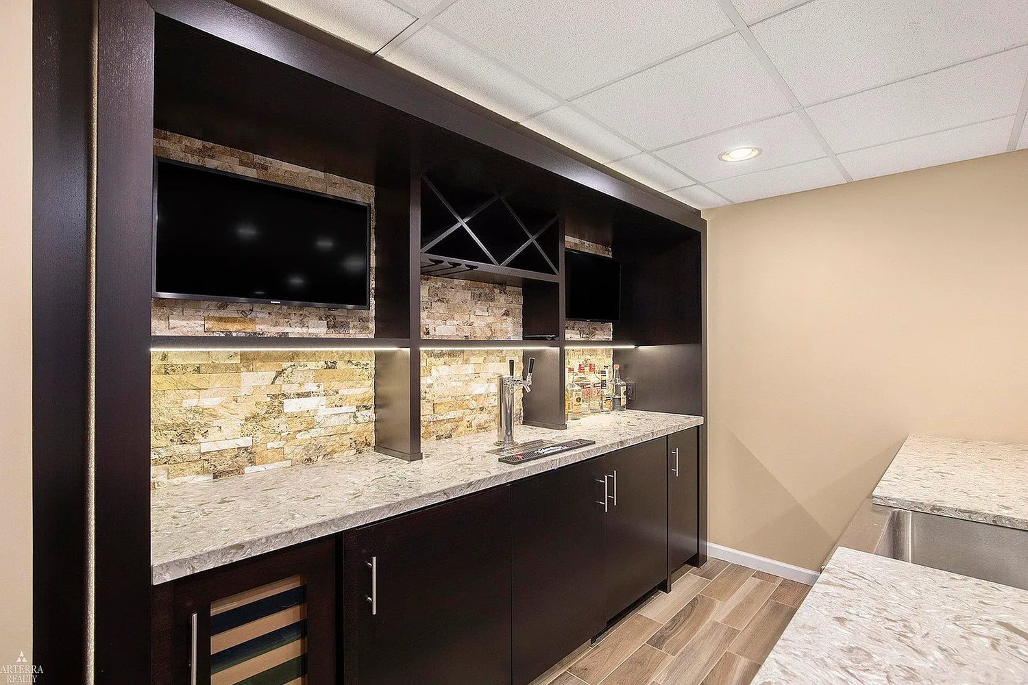 Home for Sale inTwickenham, Utica, MI by Hassan Alsalamy