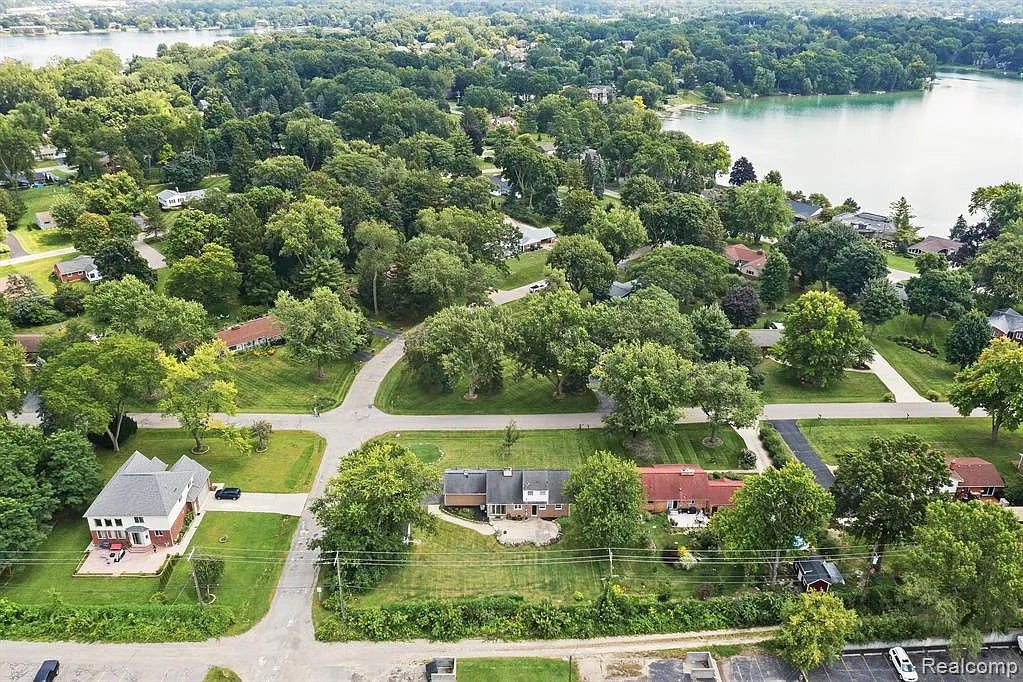 Home for Sale with Lake Privileges - West Bloomfield | Hassan Alsalamy