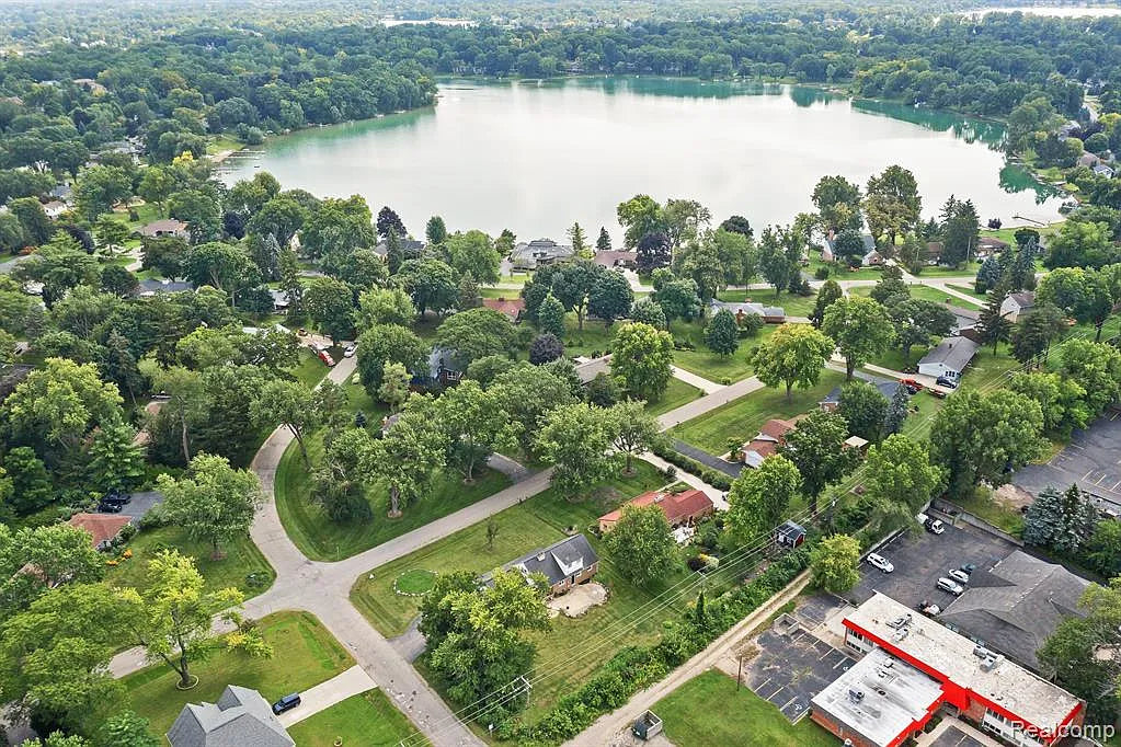 Home for Sale with Lake Privileges - West Bloomfield | Hassan Alsalamy